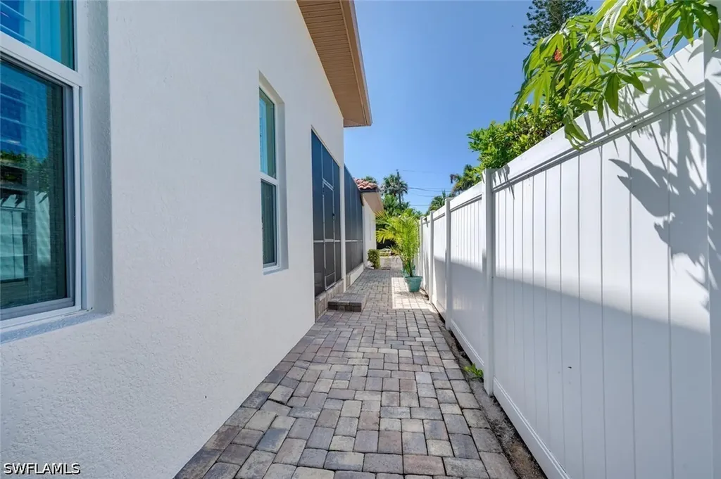 730 95th Avenue N Naples FL 34108