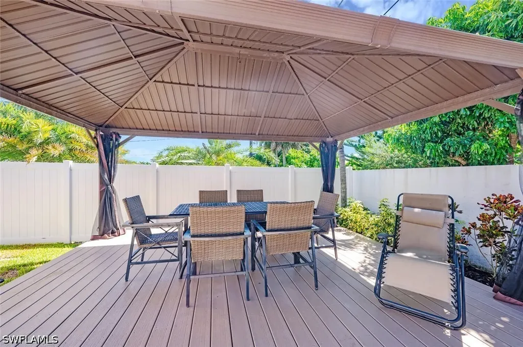 730 95th Avenue N Naples FL 34108