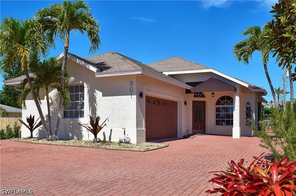 801 99th Avenue N Naples FL 34108
