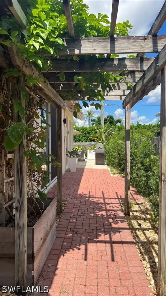801 99th Avenue N Naples FL 34108