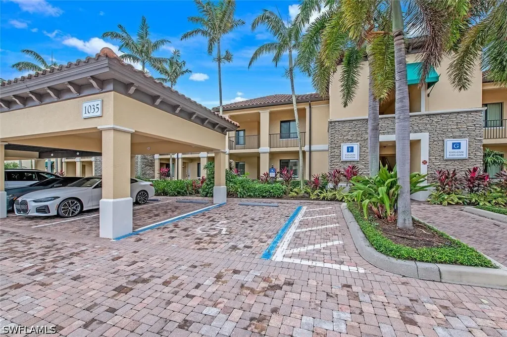 1035 Sandpiper Street Naples FL 34102