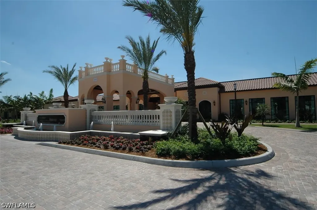 1035 Sandpiper Street Naples FL 34102