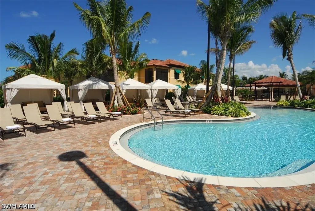 1035 Sandpiper Street Naples FL 34102