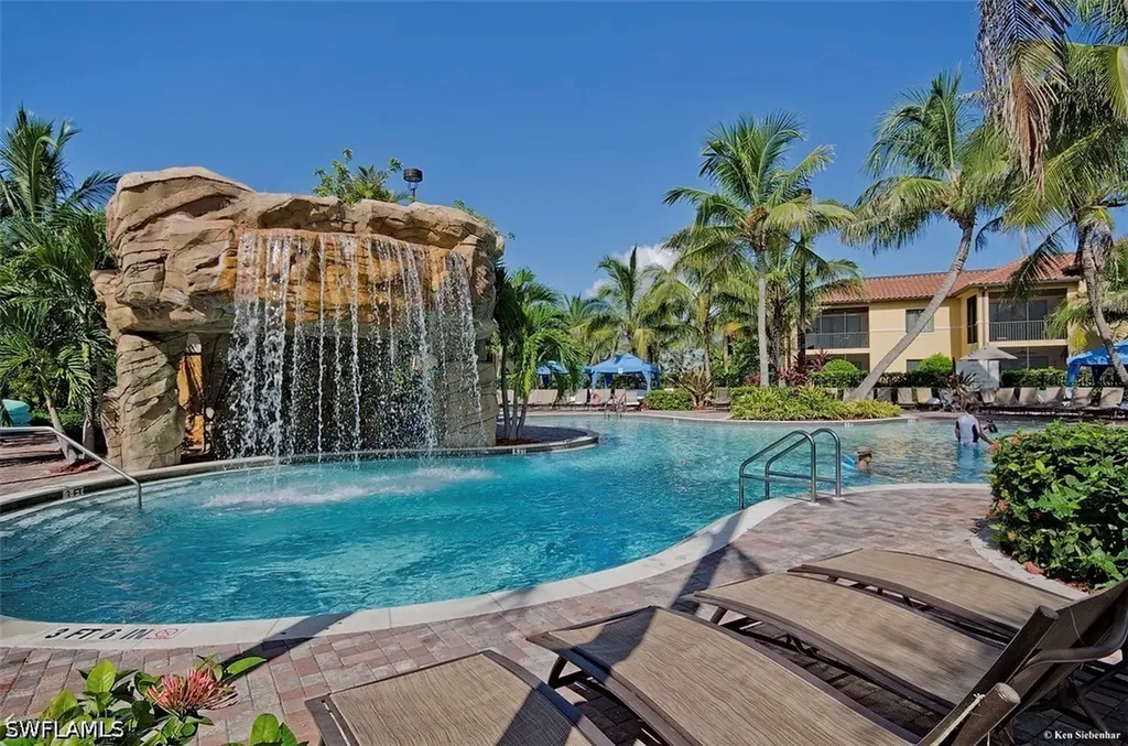 1035 Sandpiper Street Naples FL 34102