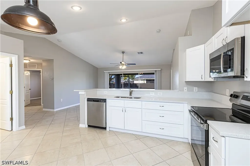 2904 NW 5th Place Cape Coral FL 33993