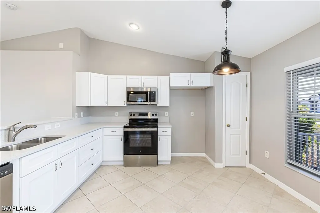 2904 NW 5th Place Cape Coral FL 33993