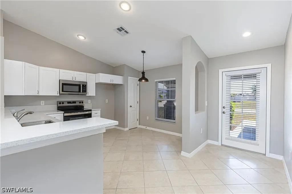 2904 NW 5th Place Cape Coral FL 33993