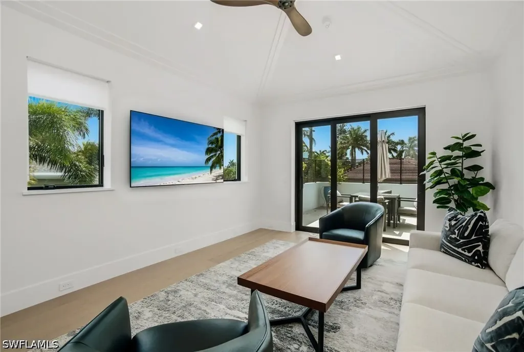 264 8th Avenue S Naples FL 34102