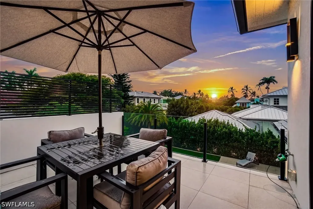 264 8th Avenue S Naples FL 34102