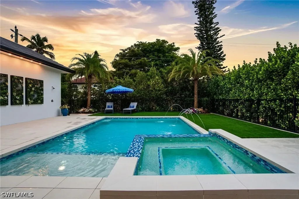 264 8th Avenue S Naples FL 34102