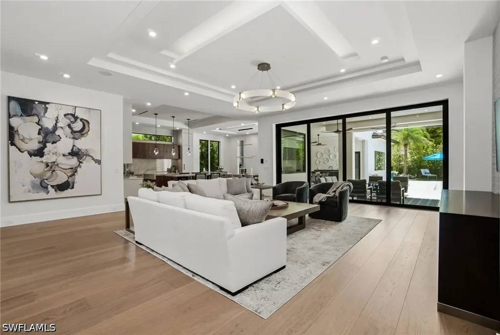 264 8th Avenue S Naples FL 34102