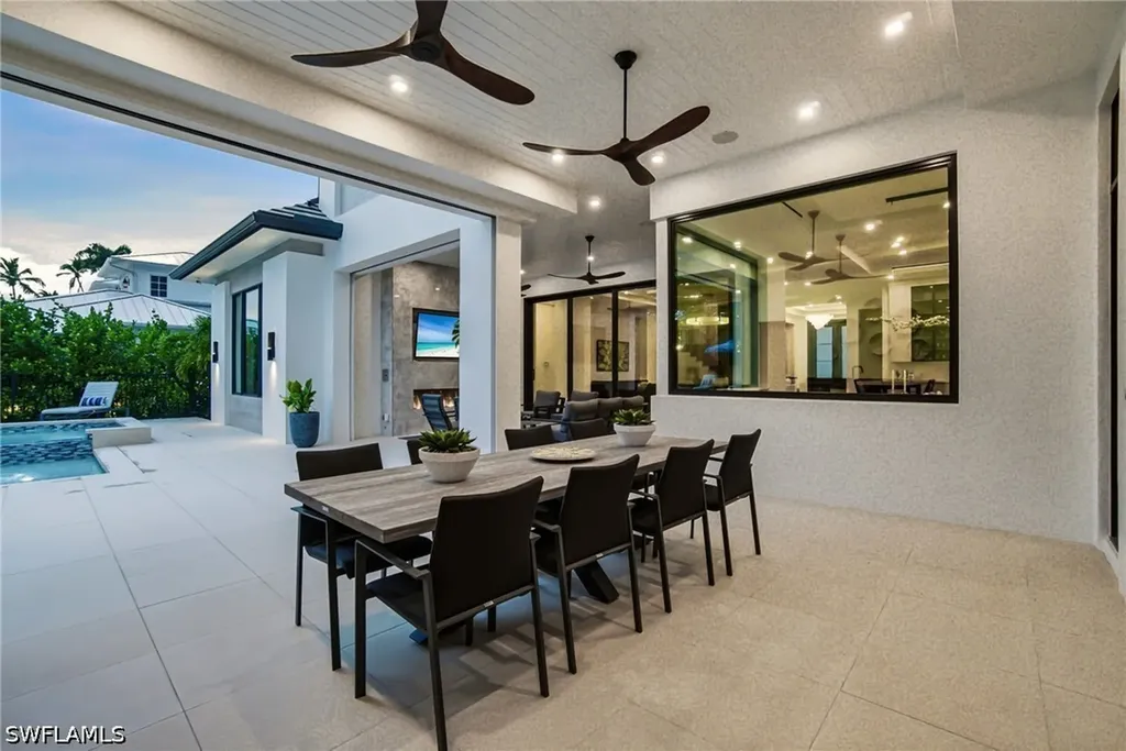 264 8th Avenue S Naples FL 34102