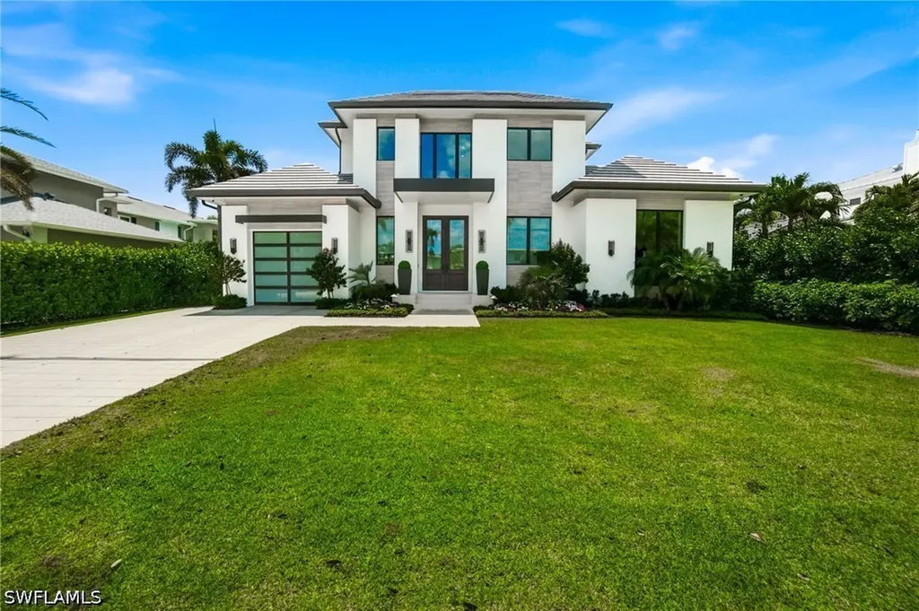 264 8th Avenue S Naples FL 34102