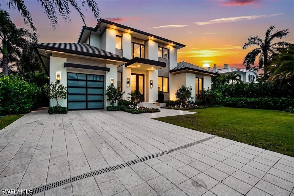 264 8th Avenue S Naples FL 34102