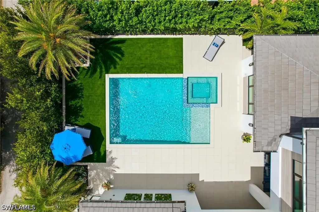 264 8th Avenue S Naples FL 34102