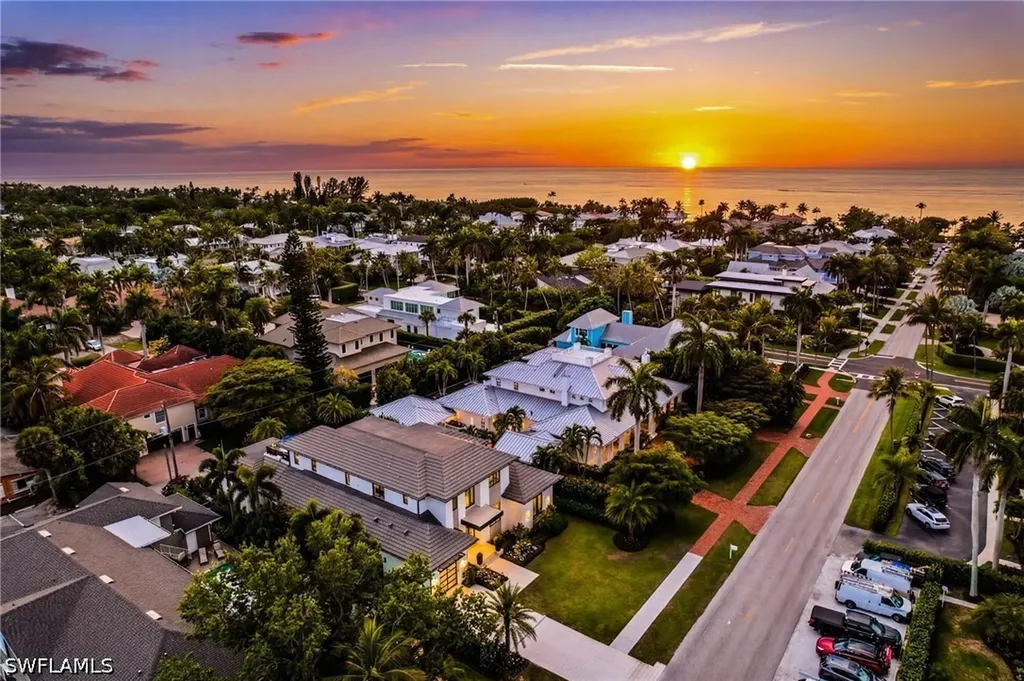 264 8th Avenue S Naples FL 34102