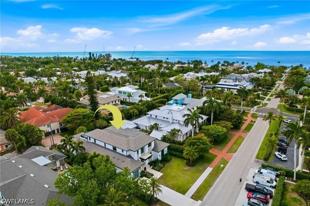 264 8th Avenue S Naples FL 34102