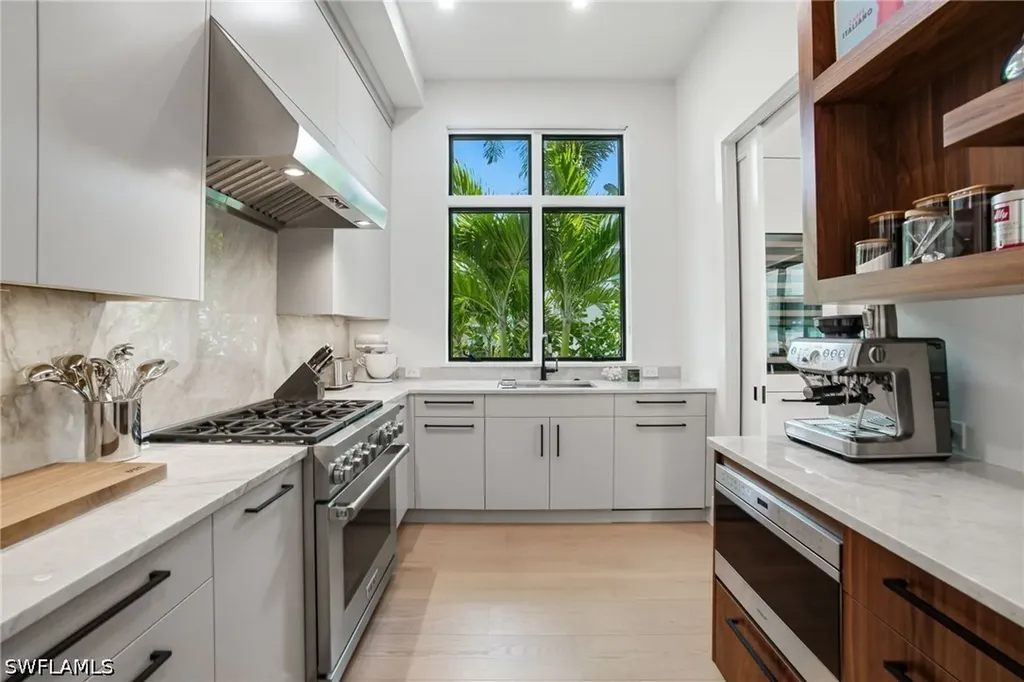264 8th Avenue S Naples FL 34102