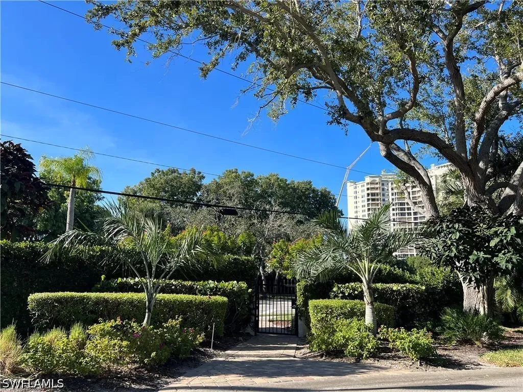 565 Beachwalk Circle Naples FL 34108