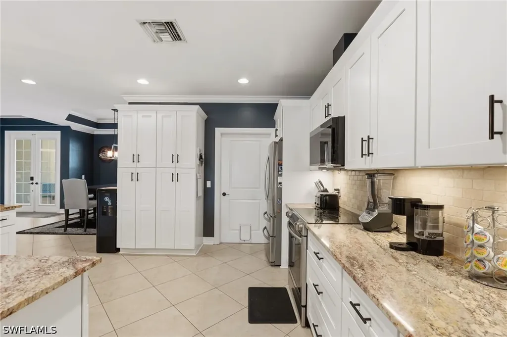 445 12th Avenue NW Naples FL 34120