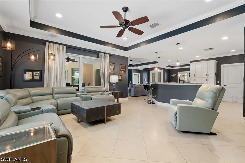 445 12th Avenue NW Naples FL 34120