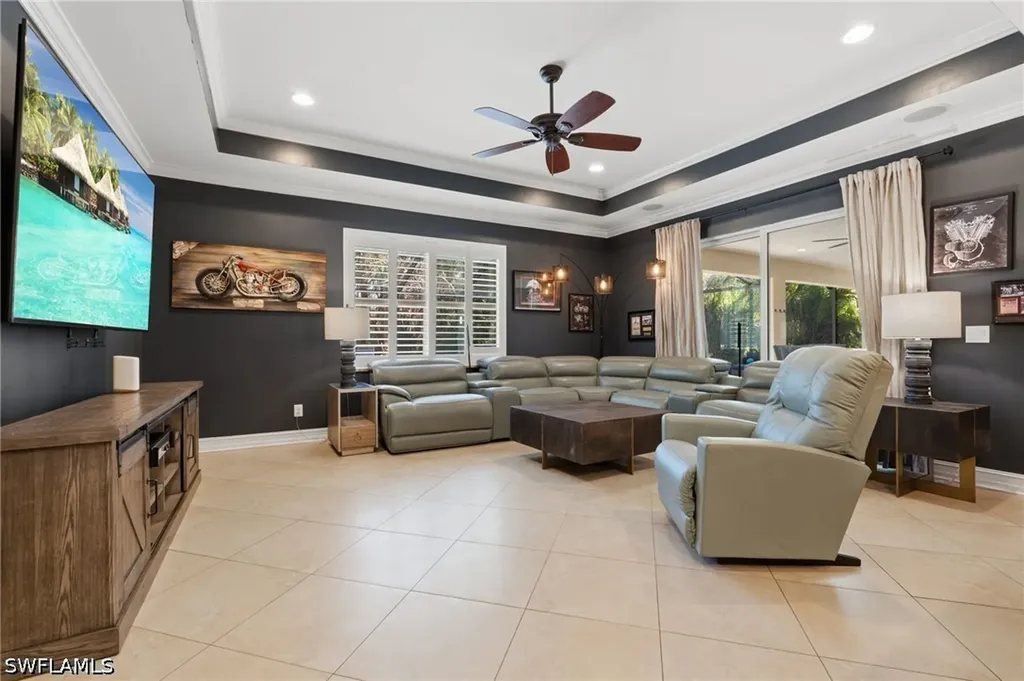 445 12th Avenue NW Naples FL 34120