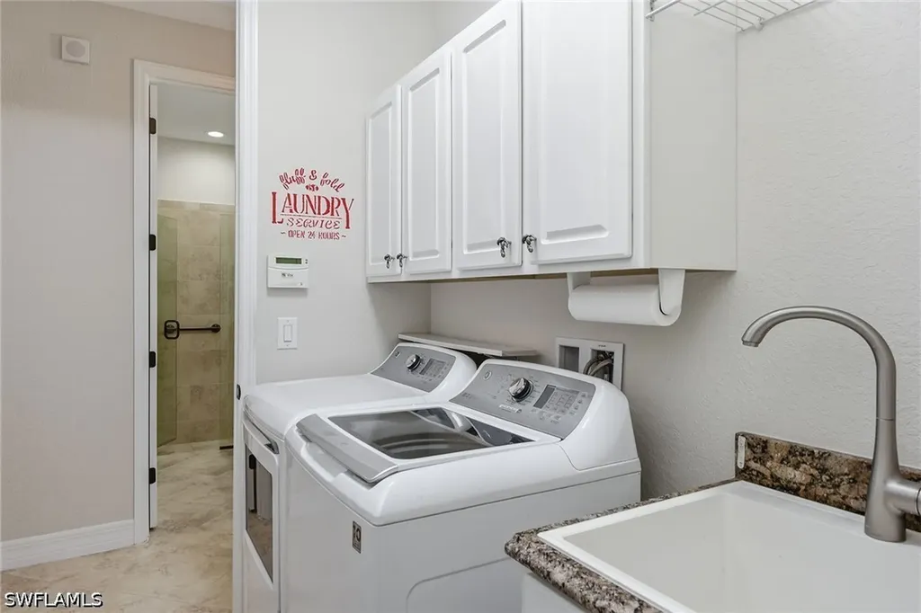 2842 Aviamar Circle Naples FL 34114
