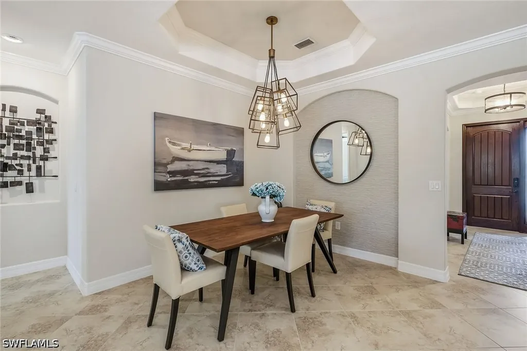 2842 Aviamar Circle Naples FL 34114