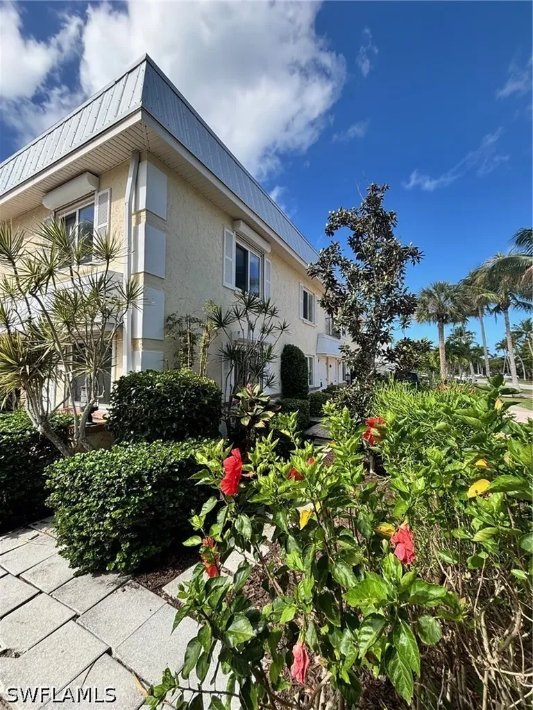296 4th Avenue S Naples FL 34102