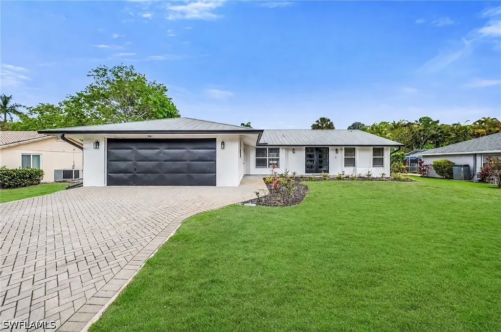 225 Pebble Beach Circle Naples FL 34113