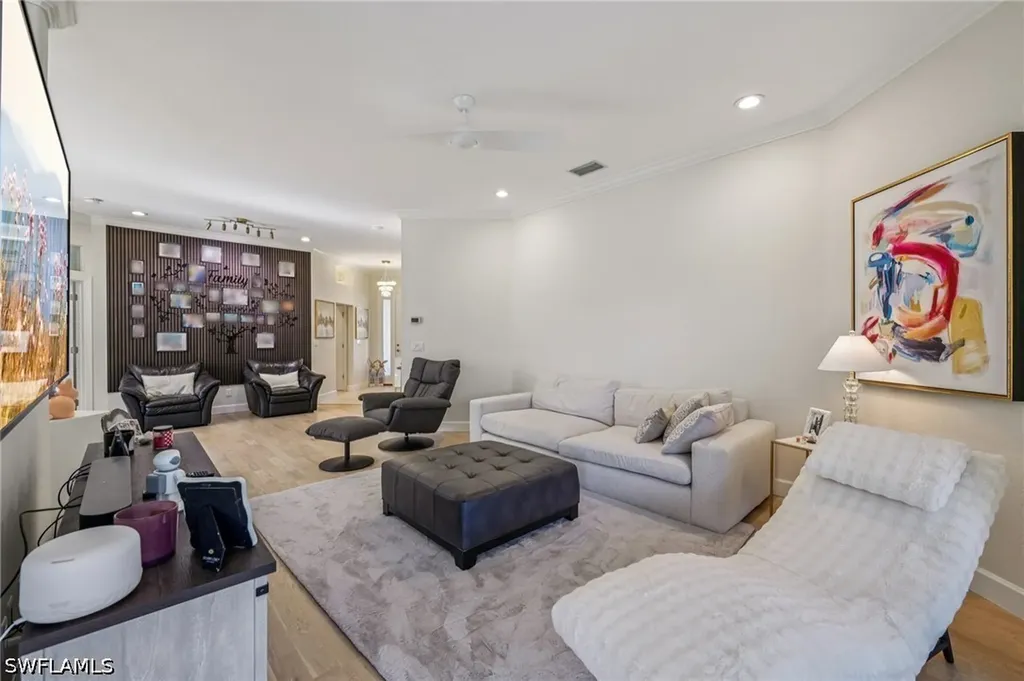 199 Vista Lane Naples FL 34119