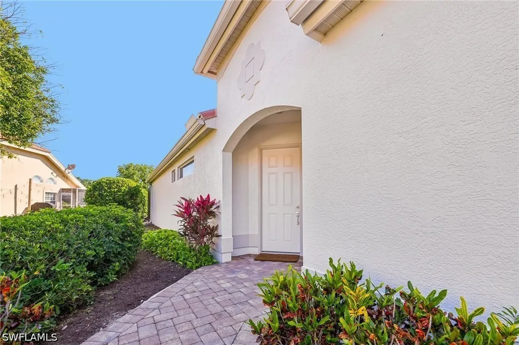 199 Vista Lane Naples FL 34119