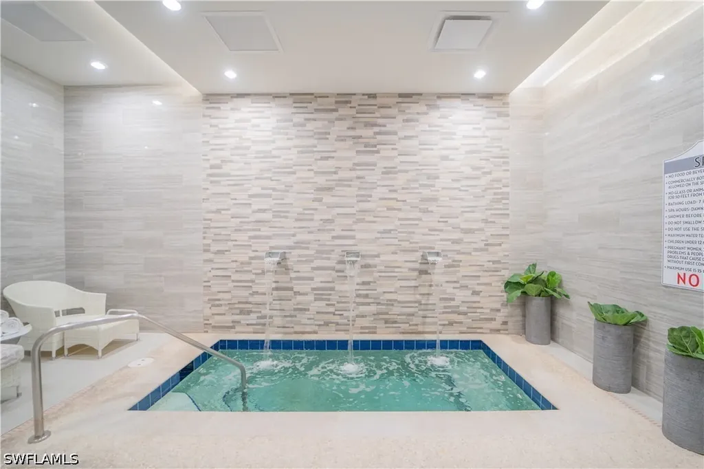 199 Vista Lane Naples FL 34119