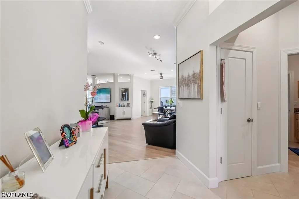 199 Vista Lane Naples FL 34119