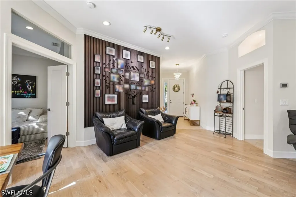 199 Vista Lane Naples FL 34119