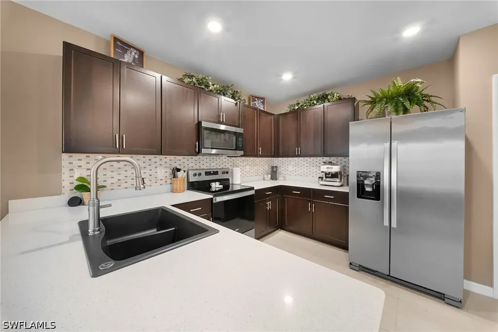 20099 Fiddlewood Avenue North Fort Myers FL 33917