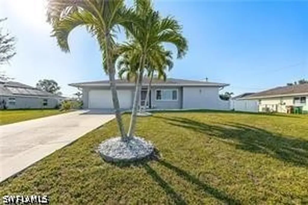 516 Retunda Parkway Cape Coral FL 33904