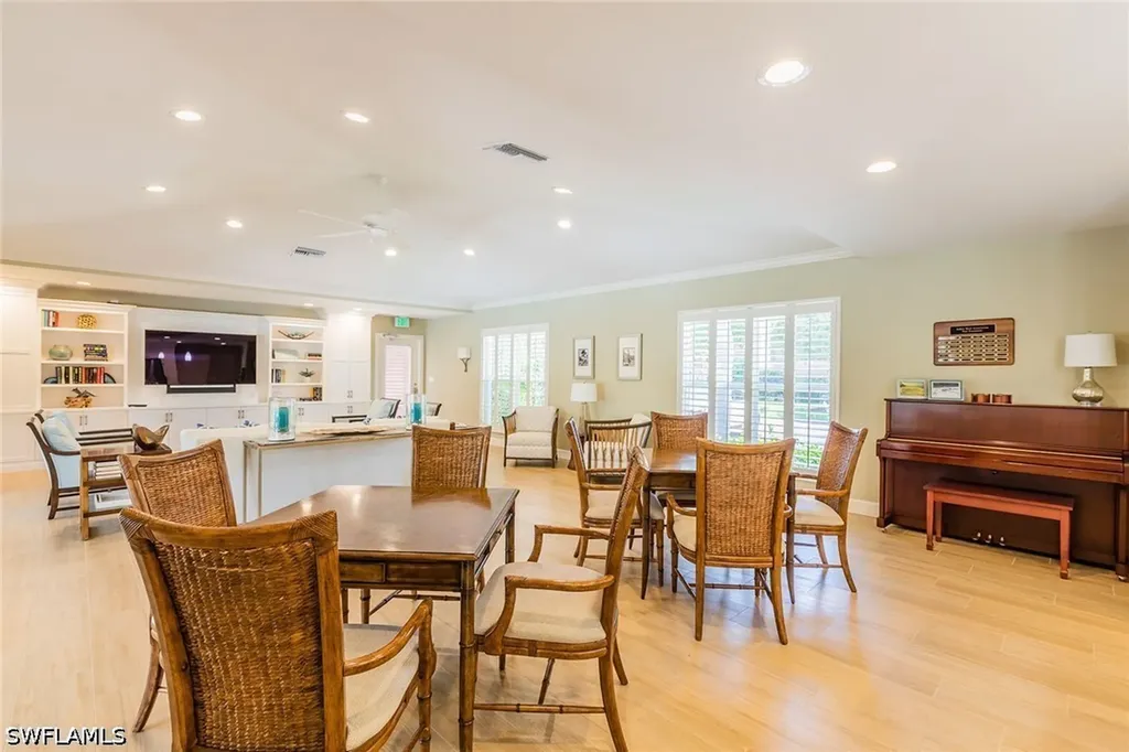 2203 Gulf Shore Boulevard N Naples FL 34102