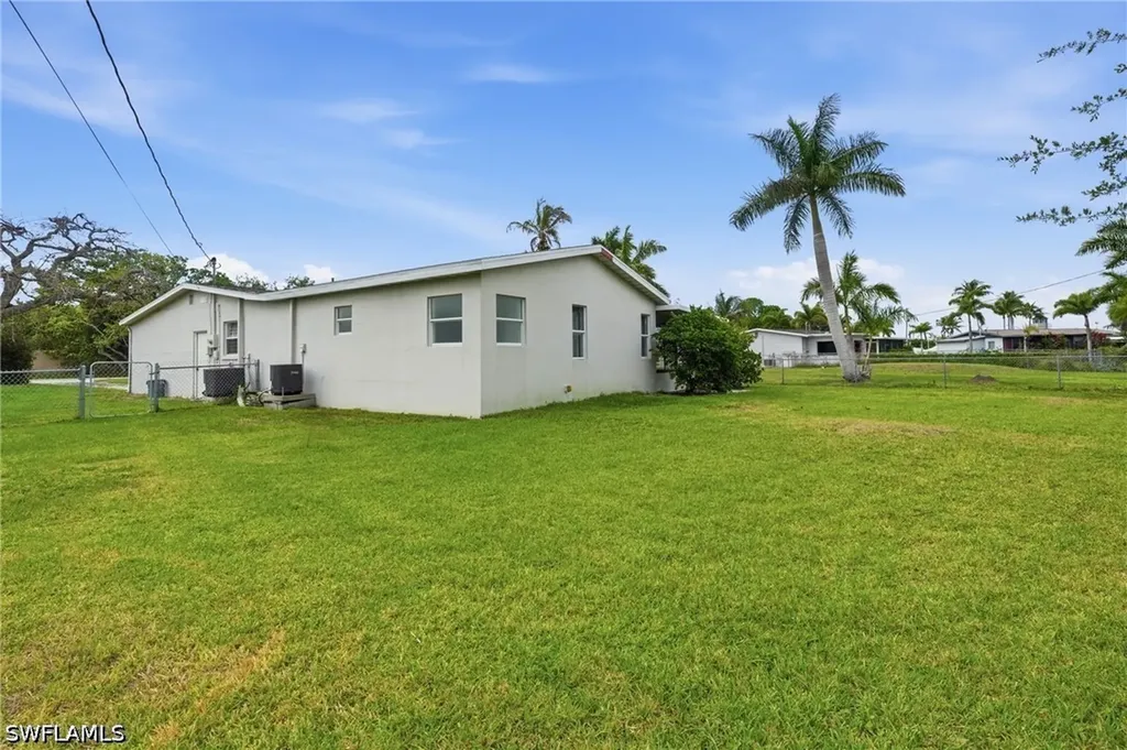 9920 Almetta Avenue Fort Myers FL 33919