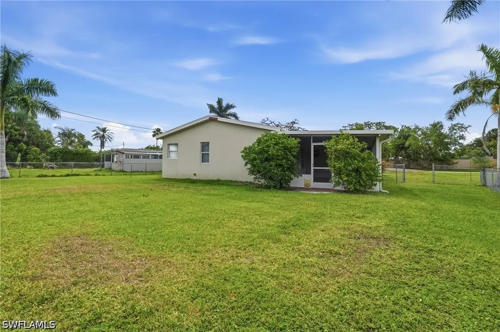 9920 Almetta Avenue Fort Myers FL 33919