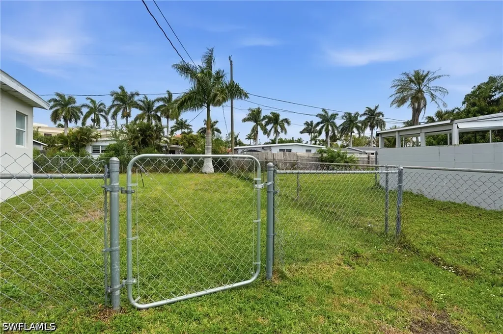 9920 Almetta Avenue Fort Myers FL 33919