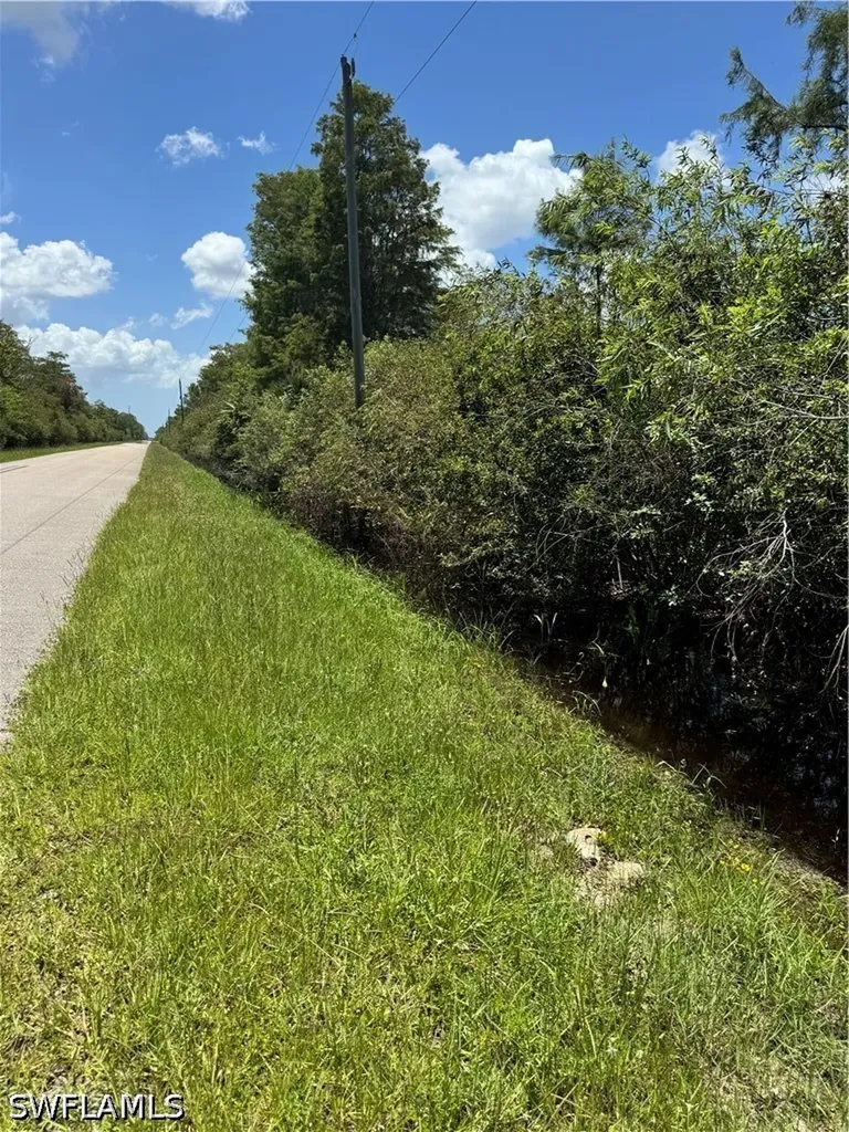 39TH Avenue NE Naples FL 34120