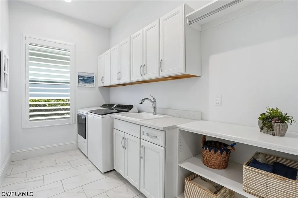 14386 Laguna Springs Lane Naples FL 34114