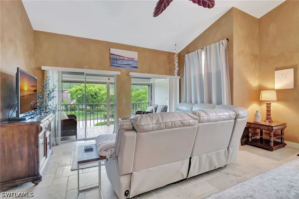 2103 Tama Circle Naples FL 34112