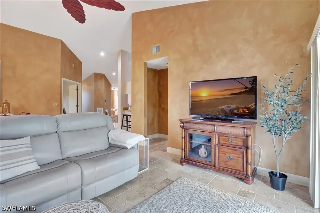 2103 Tama Circle Naples FL 34112