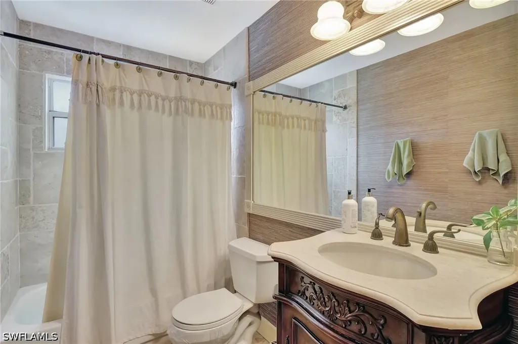 2103 Tama Circle Naples FL 34112