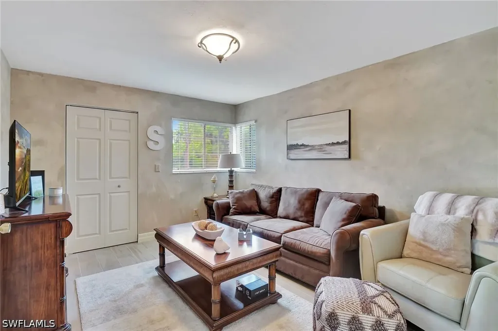 2103 Tama Circle Naples FL 34112