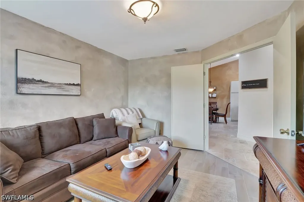 2103 Tama Circle Naples FL 34112