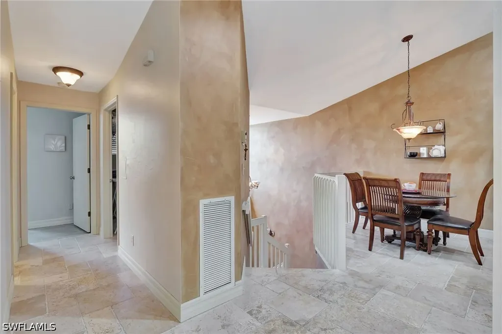 2103 Tama Circle Naples FL 34112