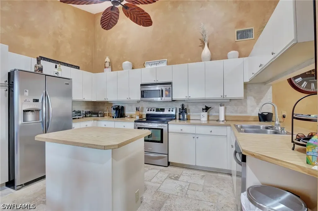 2103 Tama Circle Naples FL 34112